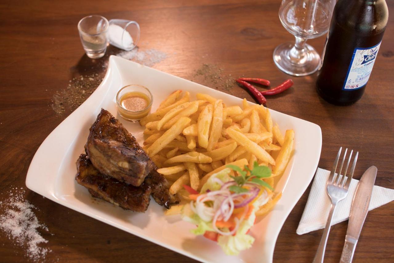 Entebbe Palm Hotel Εξωτερικό φωτογραφία
